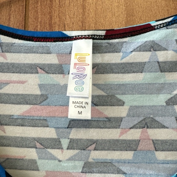NEW LuLaRoe Stars and Stripes Classic T M Medium NWT 4th of July - Picture 2 of 7